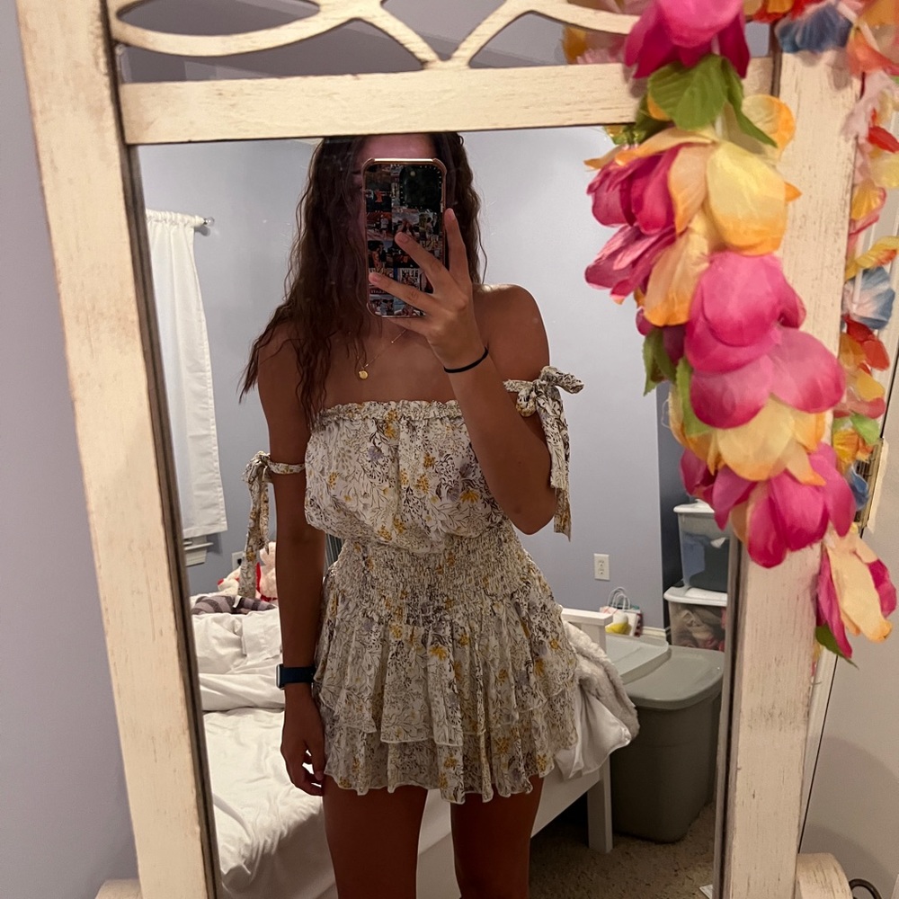 Floral, Size small, Mini, Flowey and cinched at waist romper